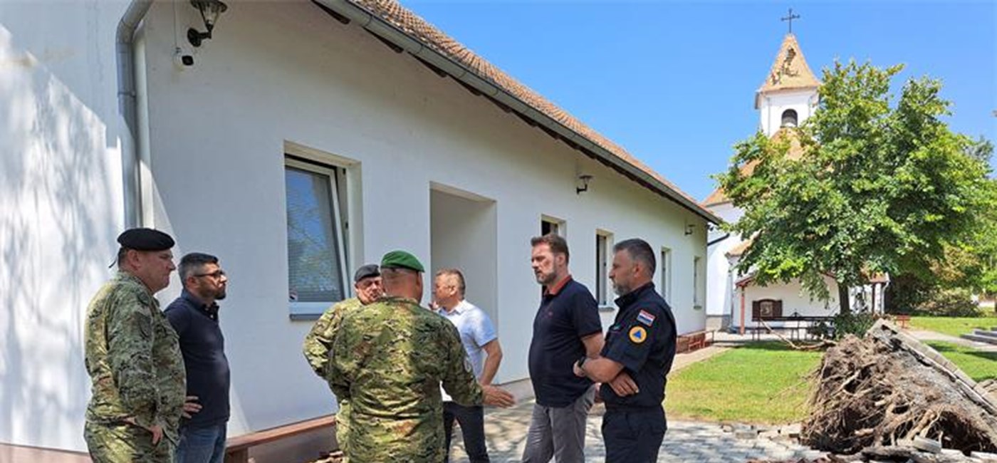 Banožić s pripadnicima Hrvatske vojske koji pomažu u Slavoniji